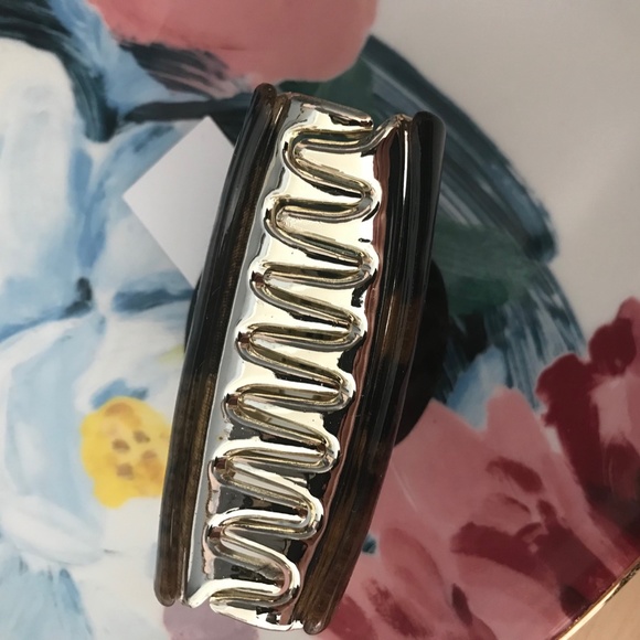 Pretty and practical hair clip/pinch